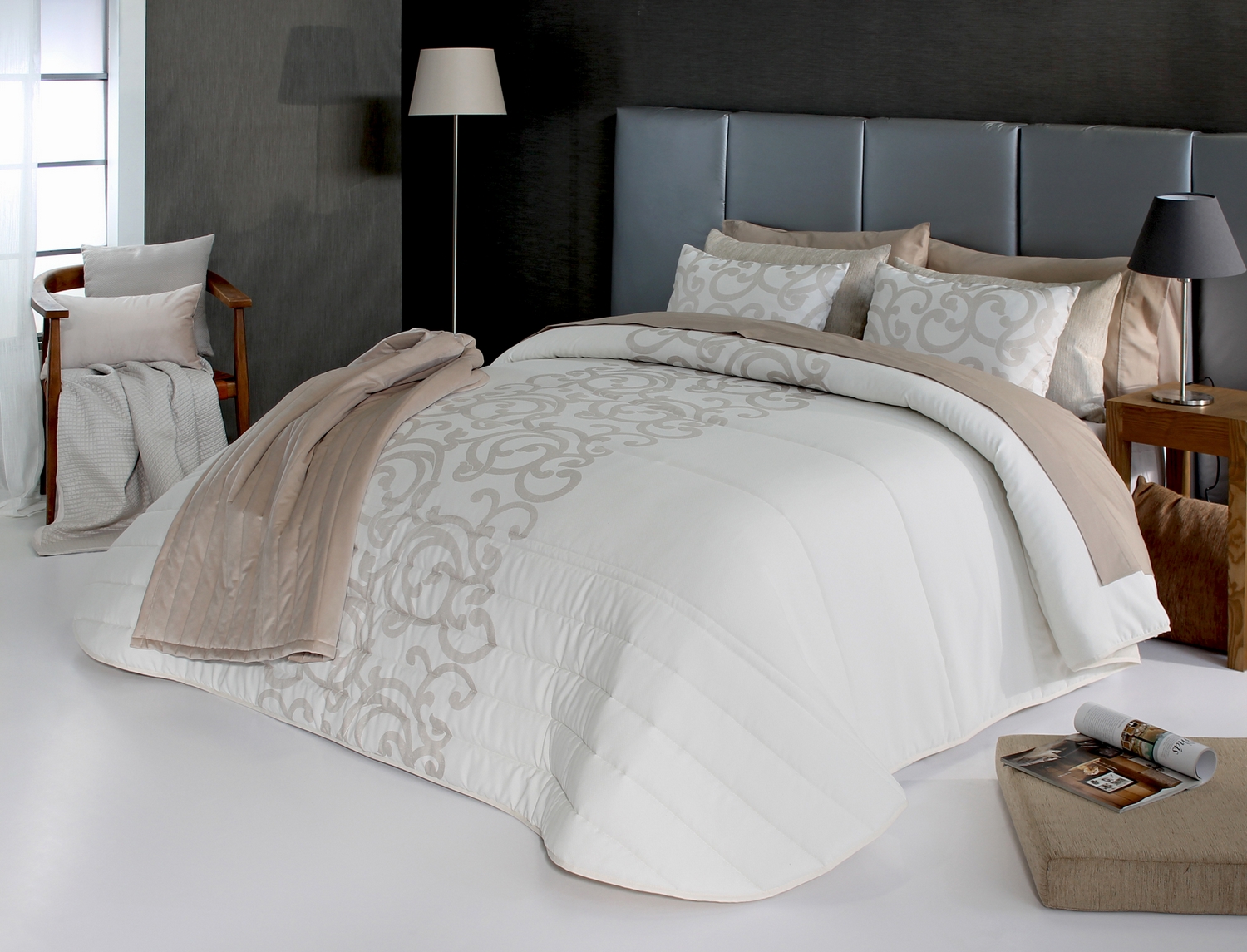 Reig Marti Edredón Jacquard tipo B3 Amiens con fundas de cojín incluidas beige cama 150