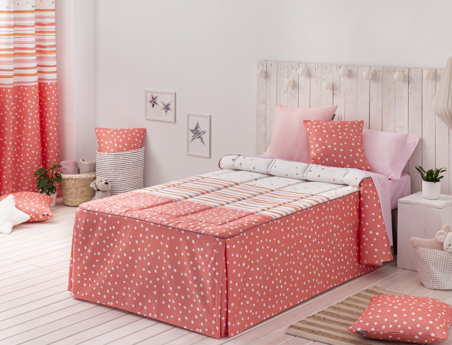 Confecciones Paula Colcha edredón Cenefas con cojín incluído color Rosa