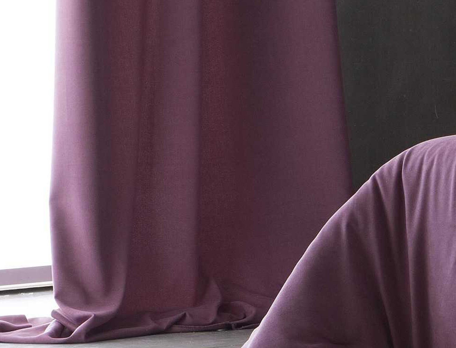 Cañete Cortina con ollaos de terciopelo Raka