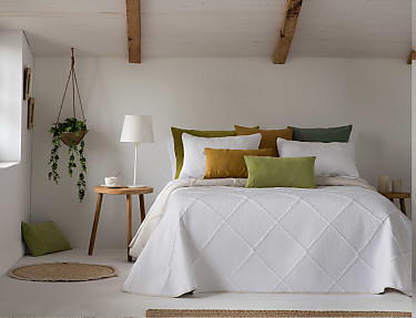 Sandeco - Colcha Jacquard Reversible con fundas de cojín Almansa color Beige/Blanco