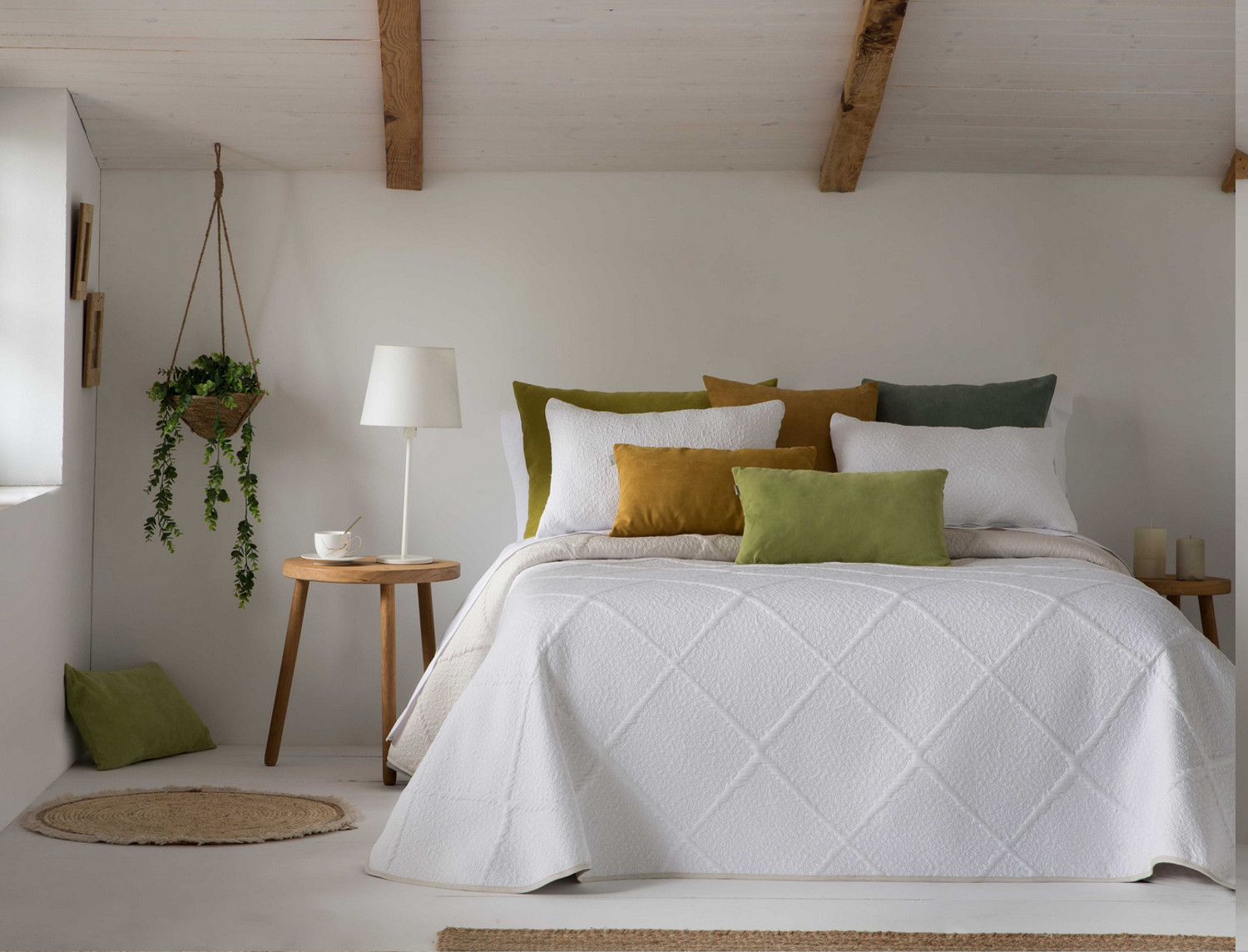 Sandeco Colcha Jacquard Reversible con fundas de cojín Almansa color Beige/Blanco