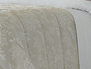 Bouti Jacquard 80gr Greta color beige con funda/s de cojín