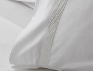 Juego de cama Estelia Luna 100% algodón satén 300 Hilos color Blanco con cenefa entredos aplicado