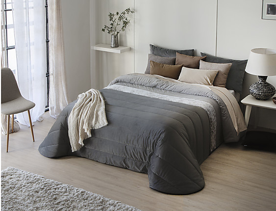 Antilo Textil - Edredón bouti de terciopelo Arlet con funda/s de cojín color Beige, Gris o Arena