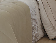 Edredón bouti de terciopelo Arlet con funda/s de cojín color Beige, Gris o Arena