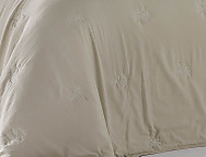 Bouti bordada Amalia con funda/s de cojín color Lino o Rosé