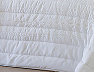 Edredón bouti Sophie con bordado y fundas de cojín color Blanco o Beige