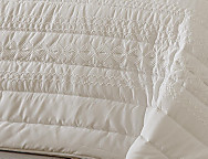 Edredón bouti Sophie con bordado y fundas de cojín color Blanco o Beige