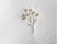 Edredón bouti Nadine con bordado y funda/s de cojín color Beige o Gris