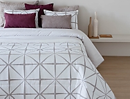 Edredón Jacquard Urdiales con fundas de cojín color 01 Gris o 02 Beige