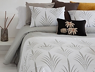 Edredón Jacquard Viesgo con fundas de cojín color 01 Gris o 02 Beige