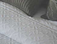 Edredón Jacquard Mula con funda/s de cojín color 01 Blanco ó 02 Beige