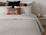 Edredón Jacquard Mula con funda/s de cojín color 01 Blanco ó 02 Beige