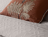 Edredón Jacquard Mula con funda/s de cojín color 01 Blanco ó 02 Beige