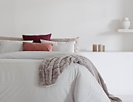 Edredón Jacquard Terciopelo Merce con funda/s de cojín color 01 Gris o 02 Lino