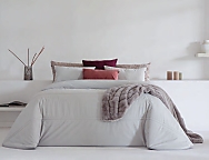 Edredón Jacquard Terciopelo Merce con funda/s de cojín color 01 Gris o 02 Lino