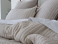 Edredón Sherpa Jacquard Lires color Azul, Beige o Rosa