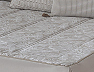 Colcha Edredón Jacquard Alcala con cojín incluído color Beige o Gris