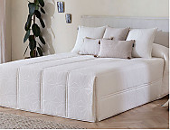 Edredón Conforter Pique Jucar color Beige, Blanco o Gris