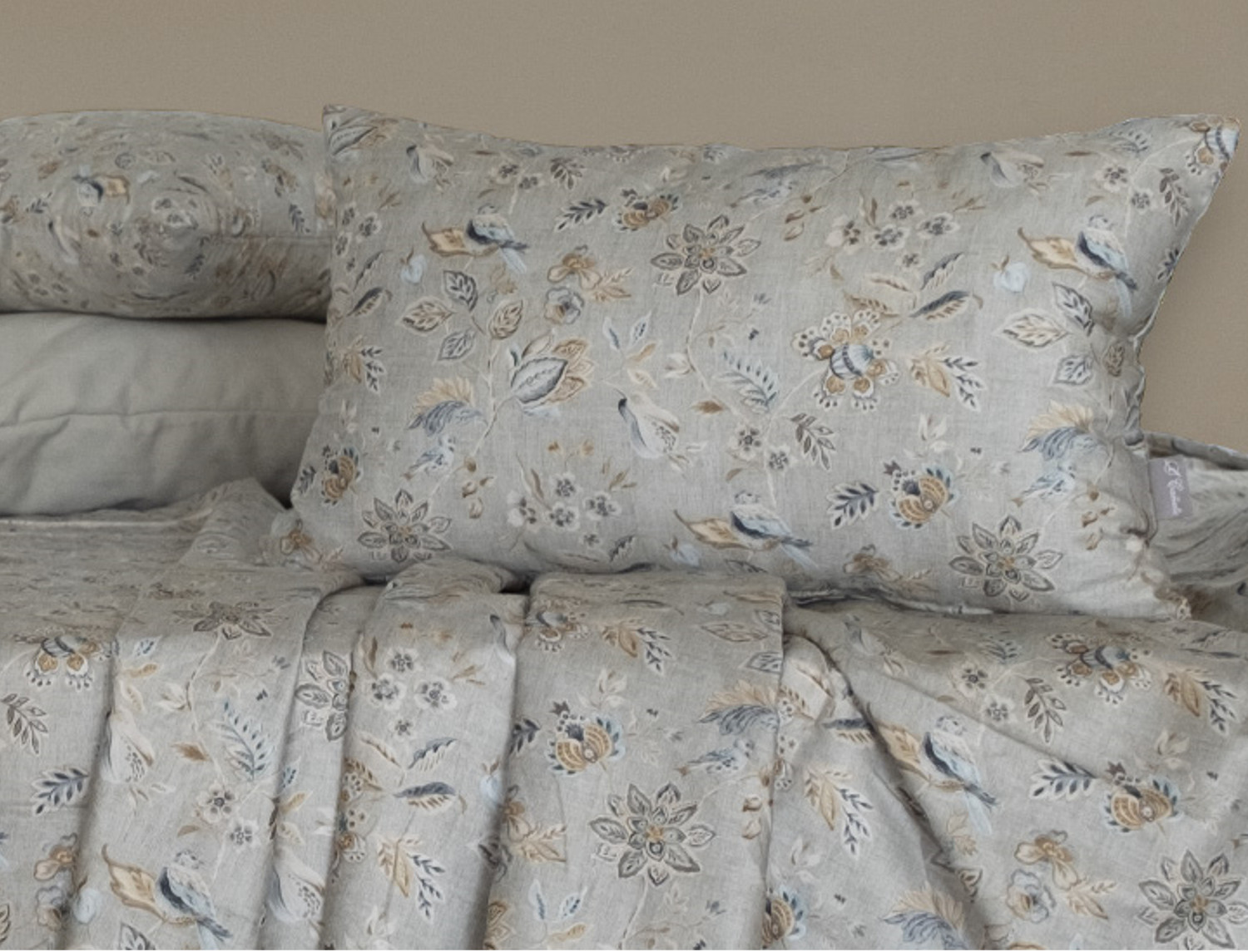 Cañete Cojín con relleno Komen