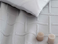 Colcha Jacquard Reversible con fundas de cojín Zuera 01 Gris/Blanco ó 02 Beige/Blanco