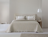 Bouti 150gr Everly con puntillas y funda/s de cojín color Beige, Blanco o Rosa