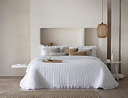 Bouti 150gr Everly con puntillas y funda/s de cojín color Beige, Blanco o Rosa