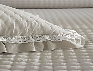 Bouti 150gr Everly con puntillas y funda/s de cojín color Beige, Blanco o Rosa