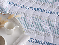 Colcha con relleno fino Loja con funda/s de cojín color 01 Azul o 02 Mostaza