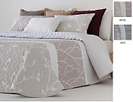 Colcha Jacquard con relleno fino Cancún y fundas de cojín color 01 Gris o 02 Beige