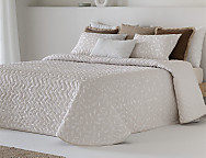 Colcha Jacquard con relleno fino Salta y fundas de cojín color 01 Gris o 02 Beige