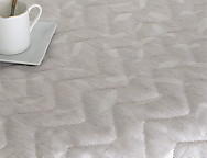 Colcha Jacquard con relleno fino Salta y fundas de cojín color 01 Gris o 02 Beige