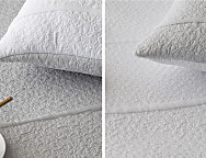 Colcha Jacquard Reversible con fundas de cojín Sicos 01 Gris/Blanco ó 02 Beige/Blanco