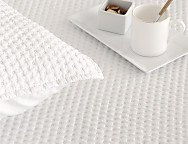 Colcha Jacquard con relleno fino Bogotá con funda/s de cojín color 01 Blanco, 02 Beige o 03 Gris