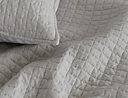 Colcha Jacquard con relleno fino Toronto con funda/s de cojín color 01 Blanco o 02 Beige