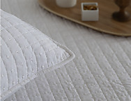 Colcha Jacquard con relleno fino Toronto con funda/s de cojín color 01 Blanco o 02 Beige