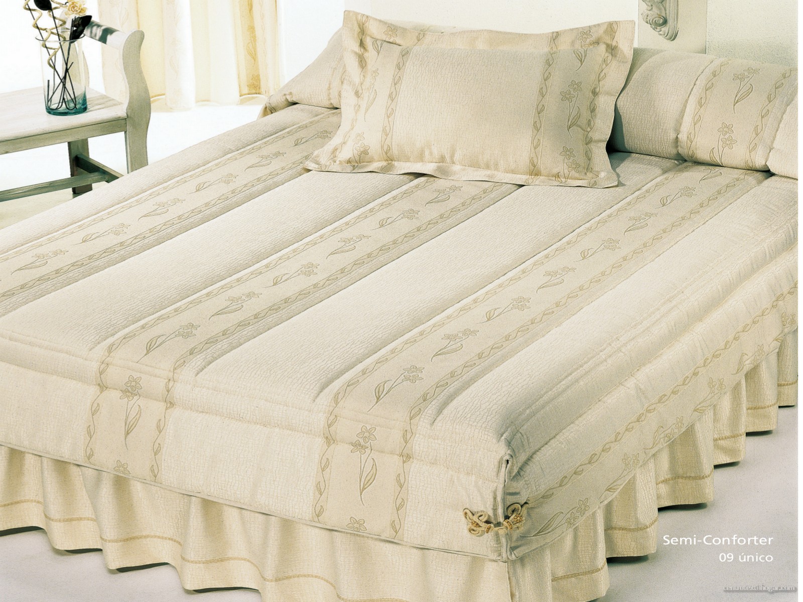 Cañete Semiconforter Palmira con cojín incluído