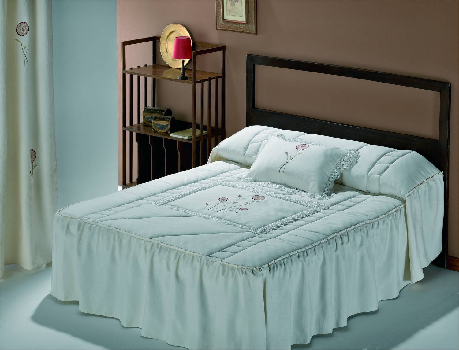 Confecciones Paula Colcha edredón Jacquard bordada con puntillas Alma con cojín incluído