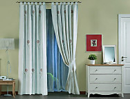 Cortina bordada Alma