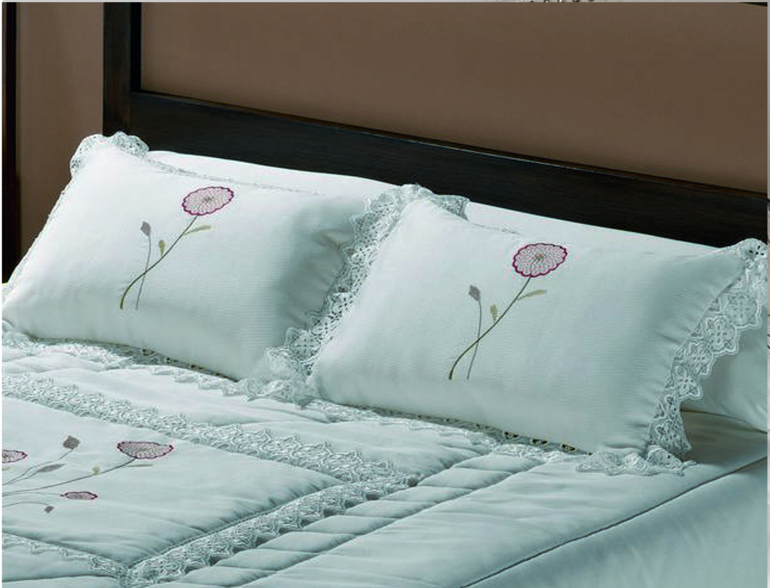 Confecciones Paula Cojín con relleno bordado con puntillas Alma