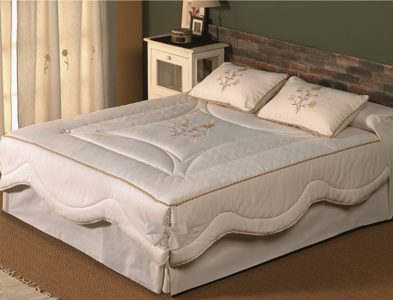 Confecciones Paula Edredón Jacquard set de 4 piezas bordado Génova