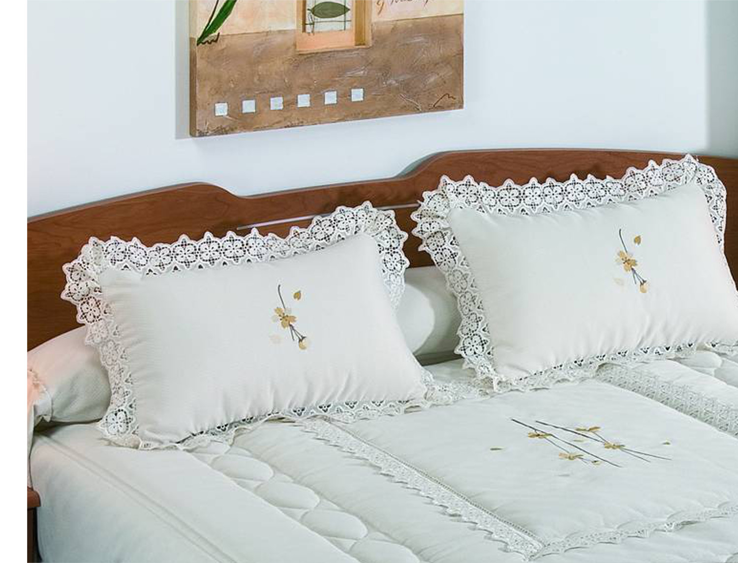 Confecciones Paula Cojín con relleno bordado con puntillas París