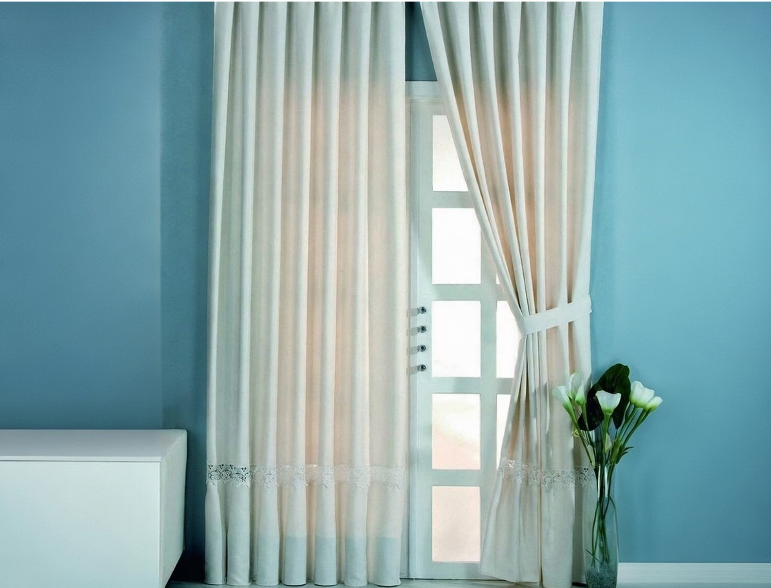 Confecciones Paula Cortina con puntillas Venecia