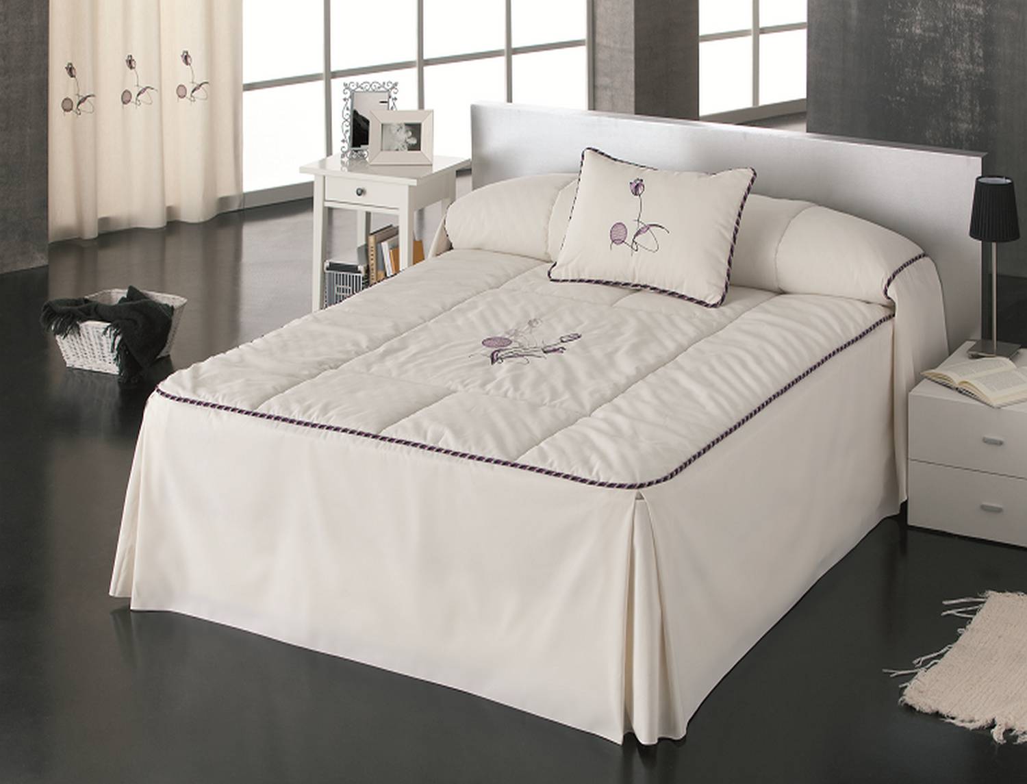 Confecciones Paula Colcha edredón Jacquard bordada Viena con cojín incluído