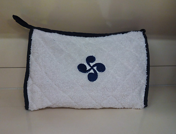 Nuestros Productos - Neceser de rizo bordado Lauburu